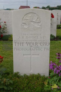 Dochy Farm New British Cemetery - DOUGLAS, AARON K.